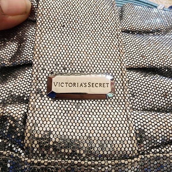Victoria's Secret Silver Glitter Wristlet Make Up Bag good condition - Picture 5 of 8